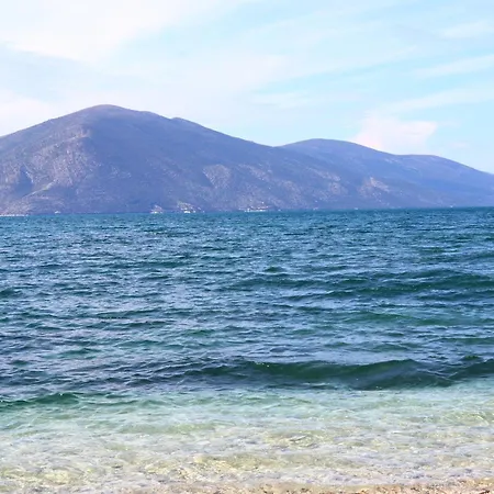 Pietra Sol & Mar Seafront Apartment